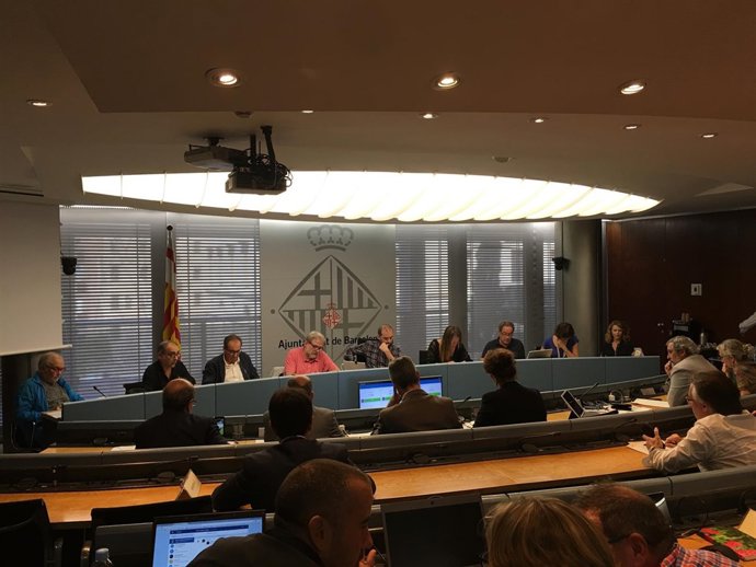 Sesión de la comisión de la conectividad de transporte público en la Diagonal