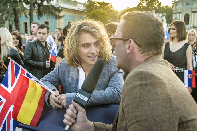 Manel Navarro en la alfombra roja de Eurovisión