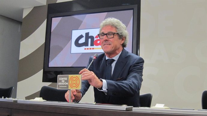 Gregorio Briz (CHA) en rueda de prensa tras la primera sesión del Debate