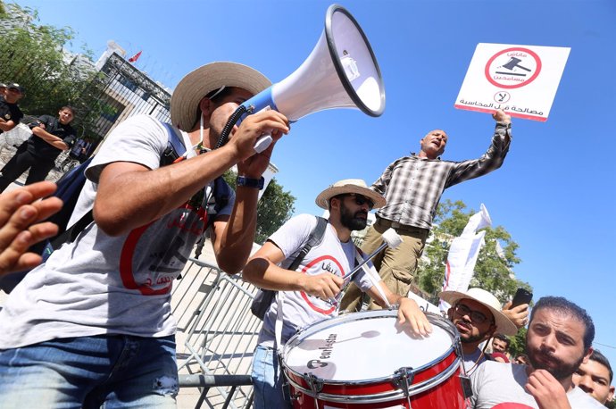 Protestas en Túnez ante el Parlamento