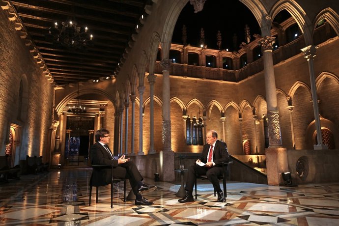 El president de la Generalitat  Carles Puigdemont, entrevistat en Tv3