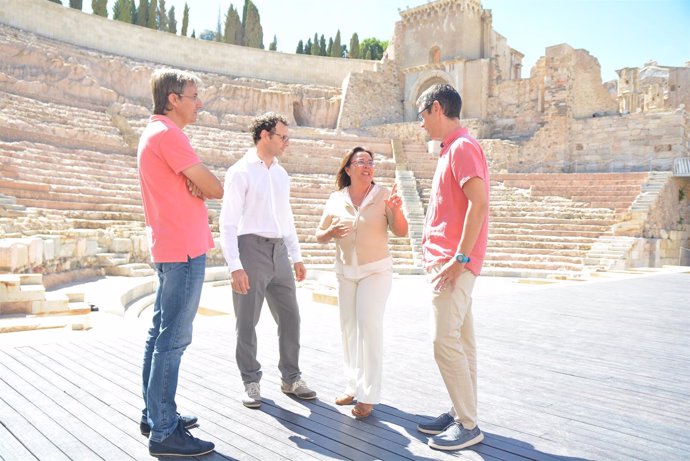 Investigadores y responsables del Teatro Romano