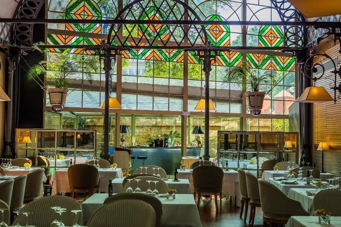 Interior del restaurante Oriza