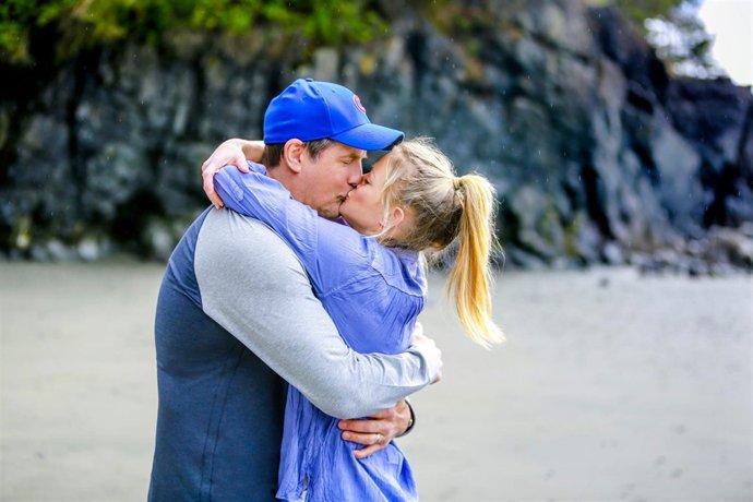 LOVE, AGAIN, from left,  Paul Johansson, Teri Polo, aired June 27, 2015. Ph: Dua