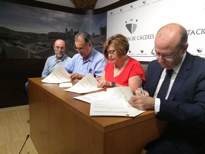Diputación de Cáceres firma convenios con Dowm y Aspace