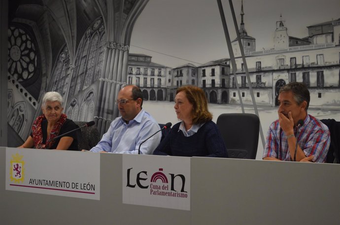  León: Presentación De La Recogida De Material Escolar