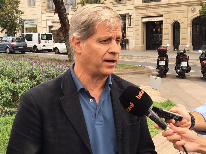 Alberto Fernández (PP), en una roda de premsa davant els mitjans