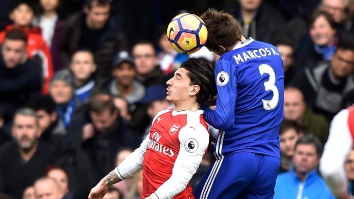 Bellerín (Arsenal) y Marcos Alonso (Chelsea)