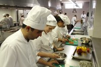 Un total de 15 alumnos con discapacidad intelectual completan en Sevilla la formación en cocina de Solidarios Coosur