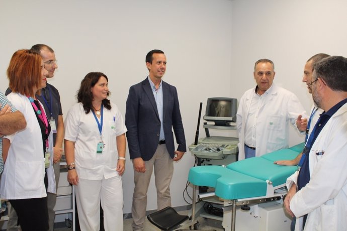 El delegado de Salud visita las nuevas consultas del Hospital de Poniente