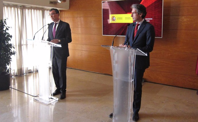 Alcalde de Murcia, José Ballesta junto con ministro Fomento                    