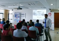 Más de 50 jóvenes empresarios y emprendedores de Cádiz conocen las oportunidades de negocio del sector naval con Aje