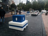 El Ayuntamiento instala una docena de 'obstáculos' en las calles de acceso a los chiringuitos de San Mateo