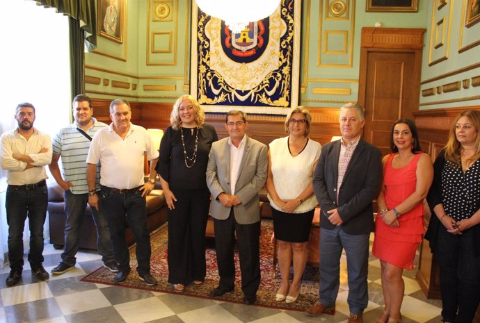 Visita de José Entrena al Ayuntamiento motrileño