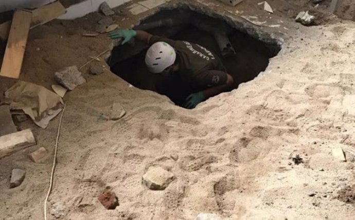 Descubren un túnel subterráneo que terminaba en el interior de una sucursal