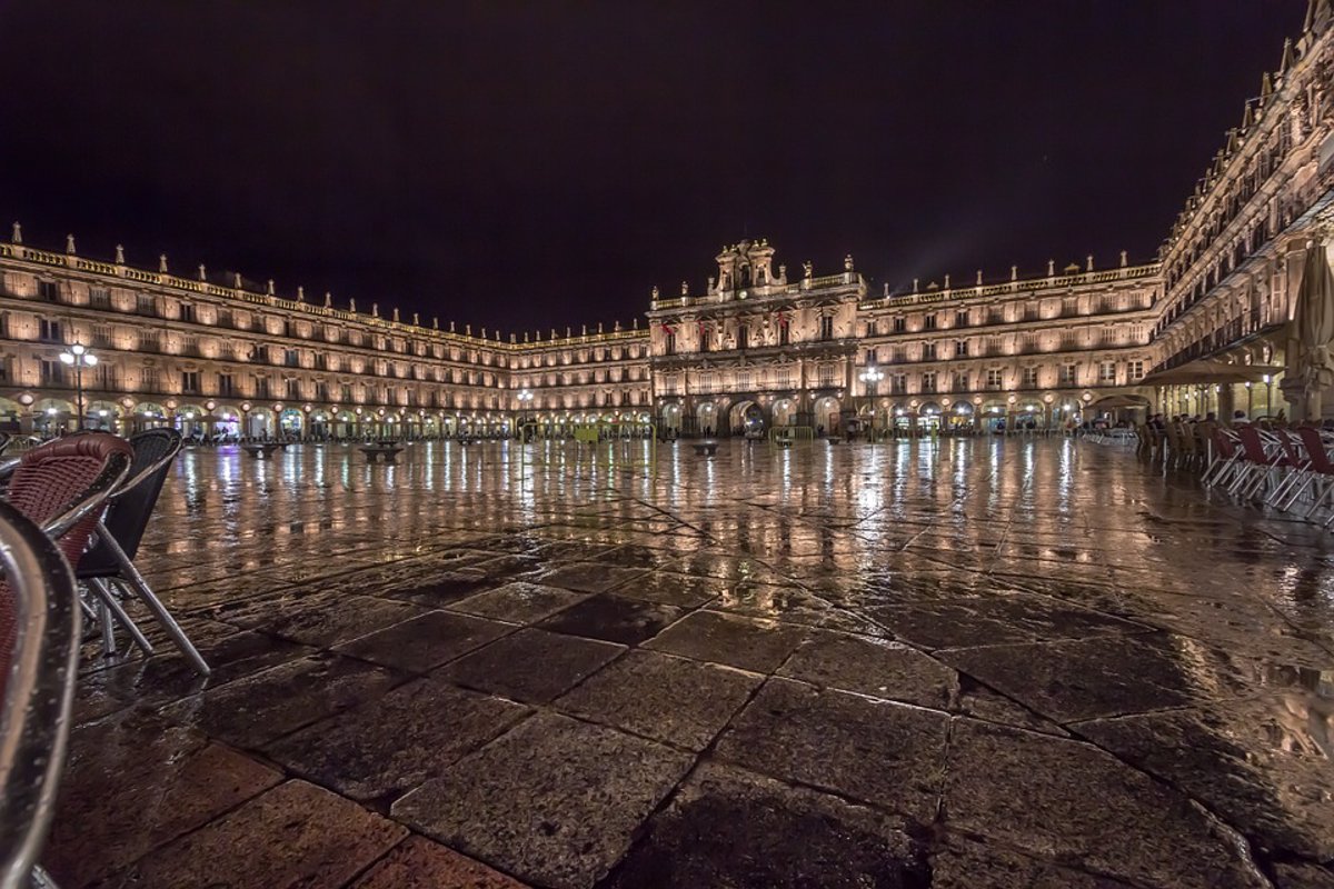 15 plazas de toda España que no deberías perder la oportunidad de visitar