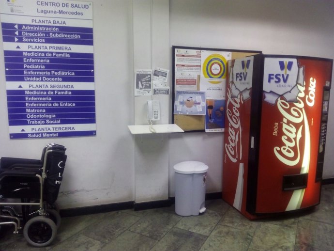 Máquina expendedora de bebidas azucaradas en el Centro de Salud Laguna-Mercedes 
