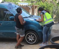 Detenido un empresario por explotar a empleados a quienes hacía ocultarse en estiércol si llegaba la Policía
