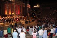 Más de 1.800 personas asisten en el Teatro de Mérida a un concierto de música militar y popular