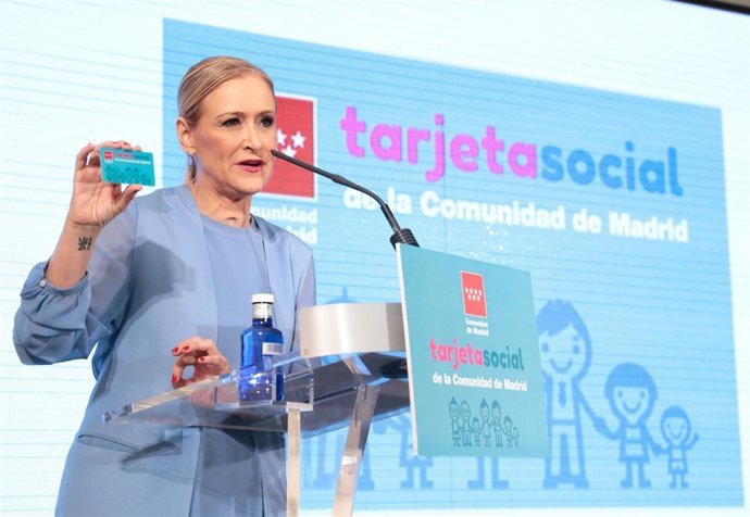 Cristina Cifuentes en la presentación de la Tarjeta Social