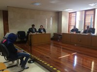 Dos jóvenes aceptan dos años de cárcel por obligar a otra a prostituirse en Santiago