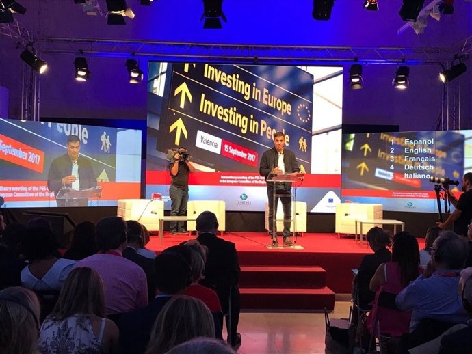 Pedro Sánchez en la reunión de socialistas europeos en València