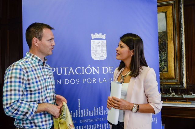 La diputada Ángeles Martínez junto al alcalde de Purchena, Juan Miguel Tortosa.