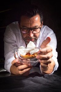 Quique Dacosta se empapa de la cocina "mágica" de Grecia en su gira europea a cuatro manos