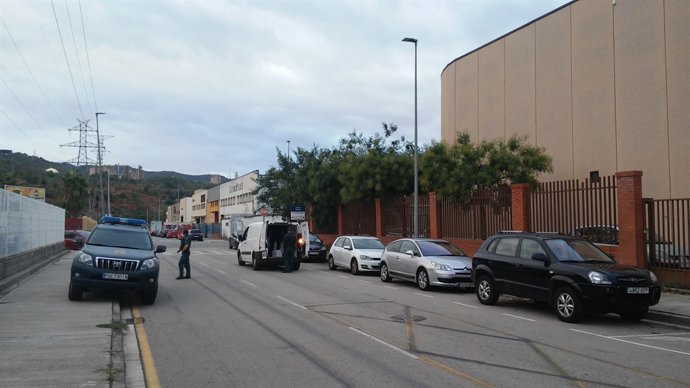 La Guàrdia Civil inspecciona furgonetes i impremtes a Sant Feliu (Barcelona)