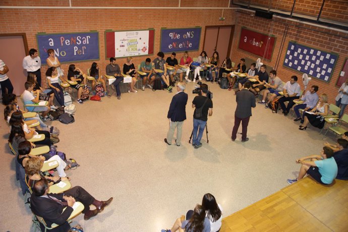 Marzà y Salvador con estudiantes de 4º de la ESO