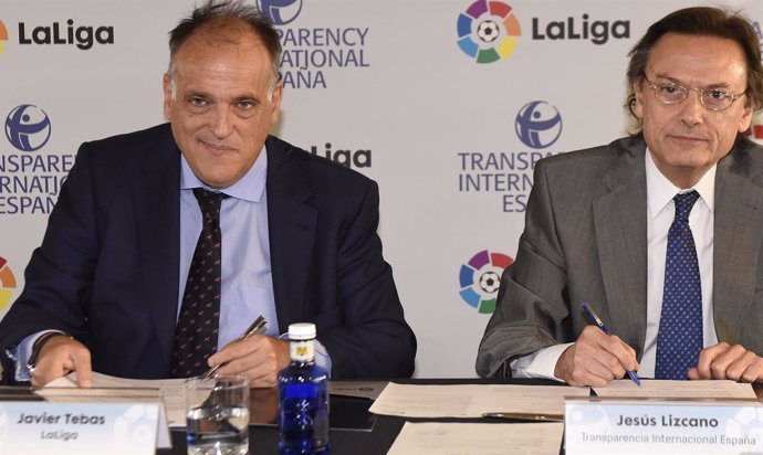 Javier Tebas y Jesús Lizcano firman el convenio