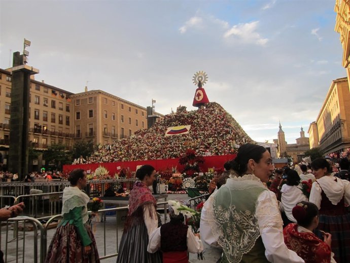 Ofrenda de Flores a la Virgen del Pilar.