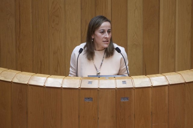 La conselleira de Infraestruturas, Ethel Vázquez, comparece en el Parlamento