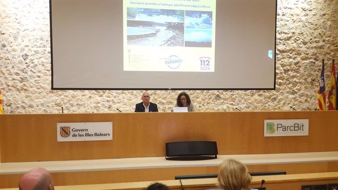 Catalina Cladera claurusando la V Jornada Técnica de Meteoalerta