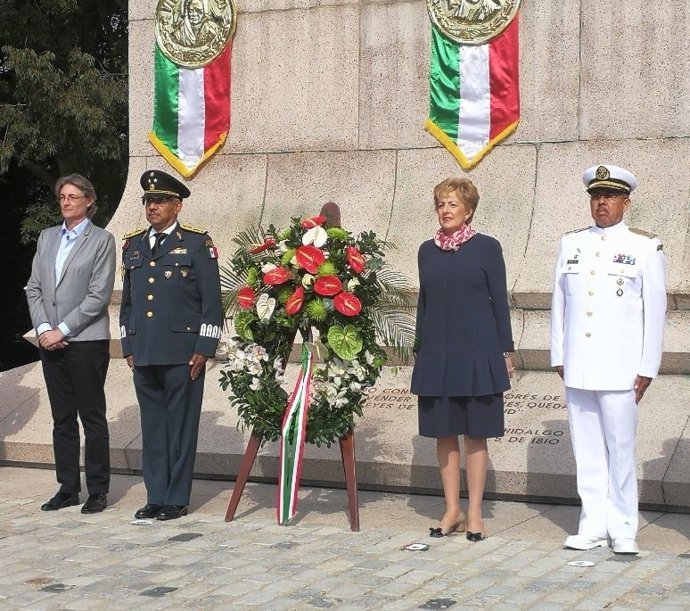 Ofrenda floral por la independencia de México