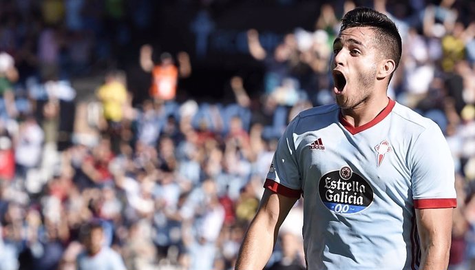 Maxi Gómez celebra un gol con el Celta