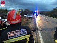 Dos fallecidos y tres heridos leves en una colisión frontal en una recta en Benlloch (Castellón)