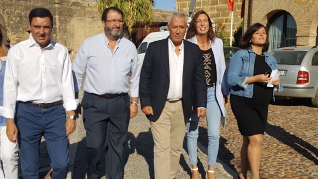 El vicesecretario del PP Javier Arenas, en un acto en Carmona (Sevilla)