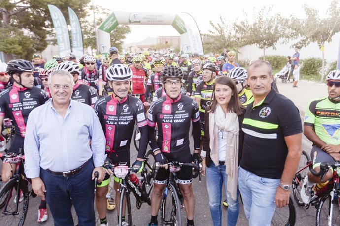 Salida de la prueba ciclista de 'Almería Activa'