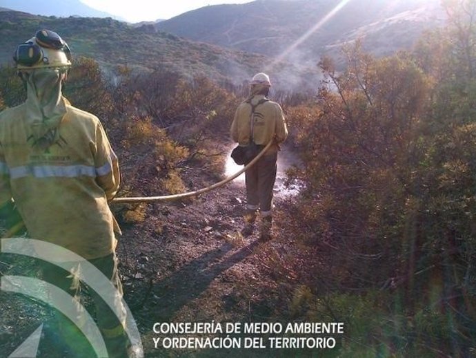 Fuego incendio casares intervención infoca