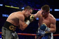 Golovkin y Canelo Álvarez empatan en el combate por el título mundial del peso medio