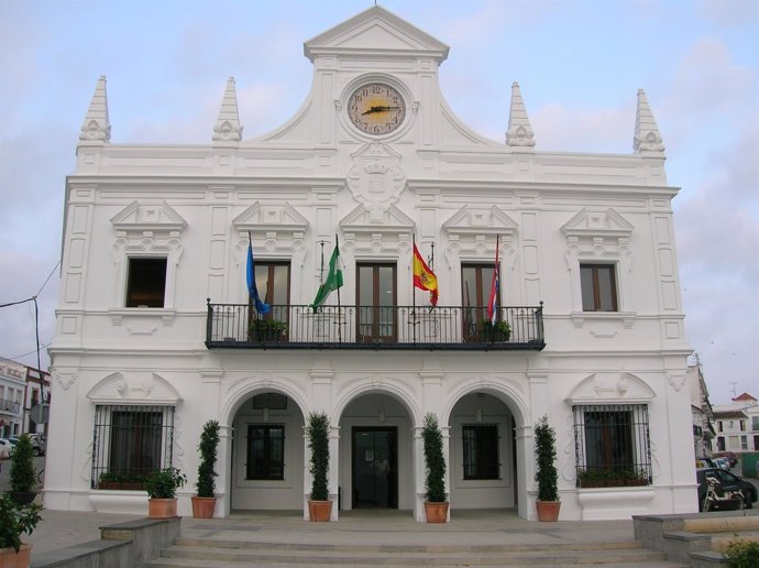 Fachada del Ayuntamiento de Cartaya. 