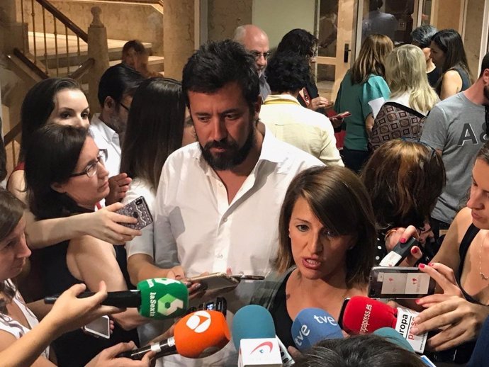 Yolanda Díaz, portavoz de En Marea, y el diputado Antón Gómez-Reino