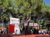 El socialista Mingo irrumpe en la Festa de la Rosa del PSC: "Con Mingo que no cuenten"