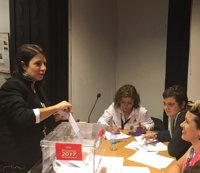 Lastra defiende su apoyo a Barbón para lograr una FSA "fuerte" y asegura que ni presiona ni pone recursos del aparato