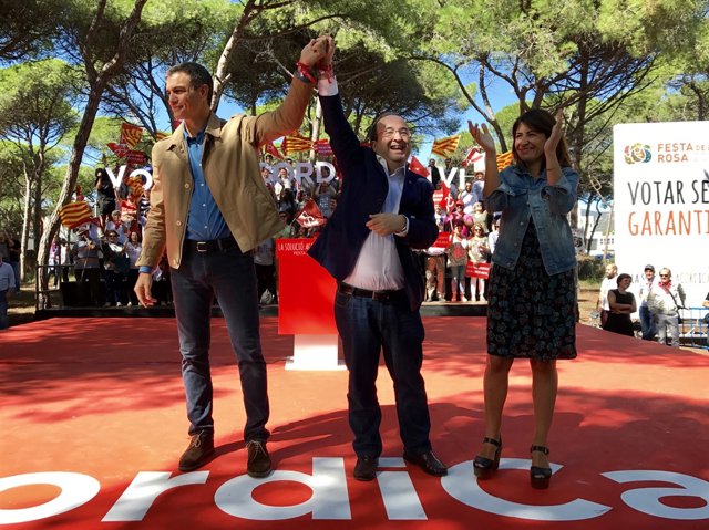Pedro Sánchez, Miquel Iceta i Raquel Sánchez en la Festa de la Rosa del PSC