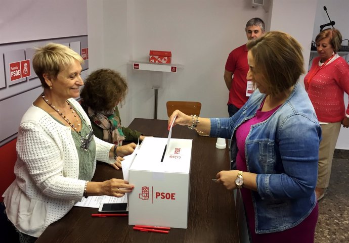 Andrés deposita su voto en las Primarias del PSOE de Palencia
