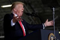 Trump se mofa de Kim Jong Un llamándole "Hombre Cohete"