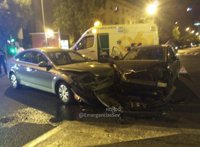 Investigan dos accidentes de tráfico de madrugada en Sevilla, uno con un motorista herido grave