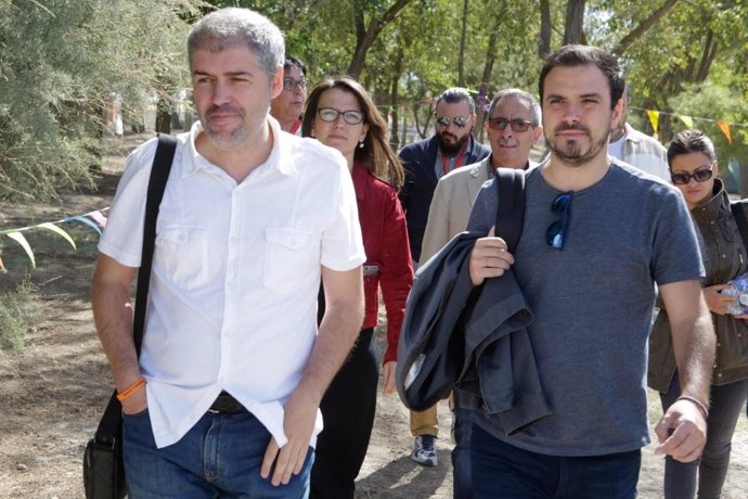 Unai Sordo (CCOO) y Alberto Garzón (IU) durante clausura de Escuela de Verano IU